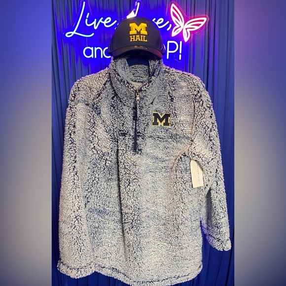 🐺 W: UofM Port Authority® Cozy 1/4-Zip Fleece, Unisex. NWT 🐺 - Picture 1 of 6